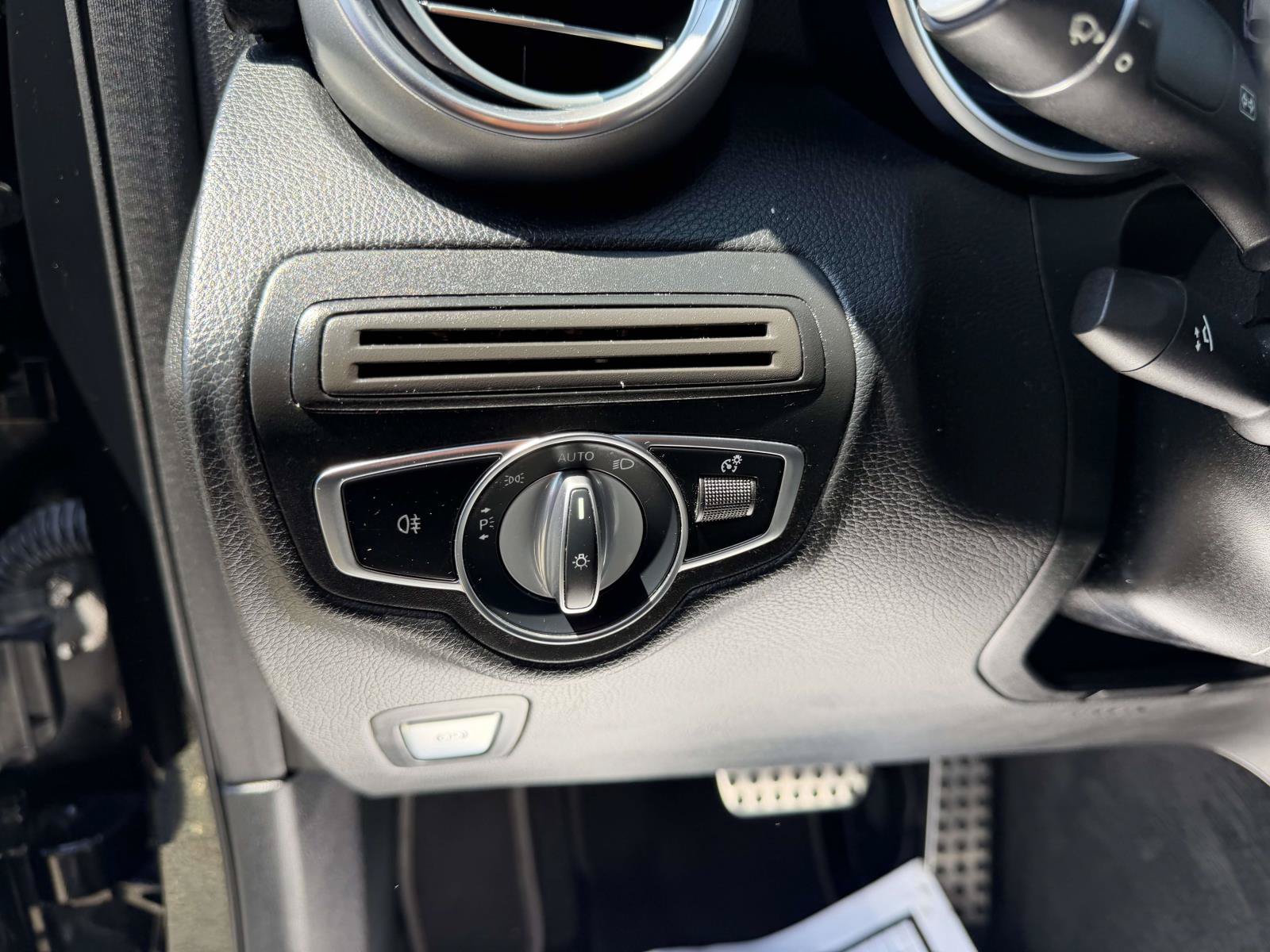Used 2021 Mercedes-Benz GLC 300 4MATIC Coupe image 18