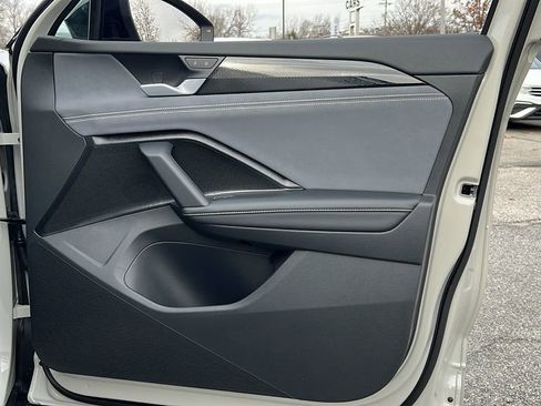 New 2026 Volkswagen Tiguan SE R-Line image 9