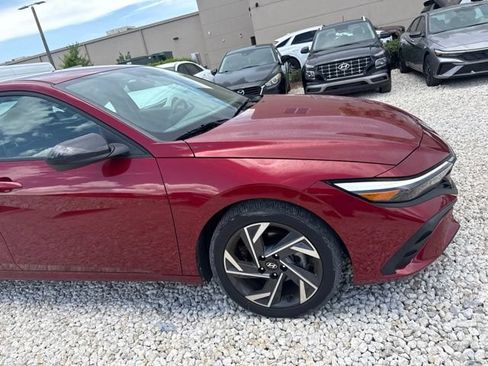 Certified 2025 Hyundai Elantra Sport FWD image 4