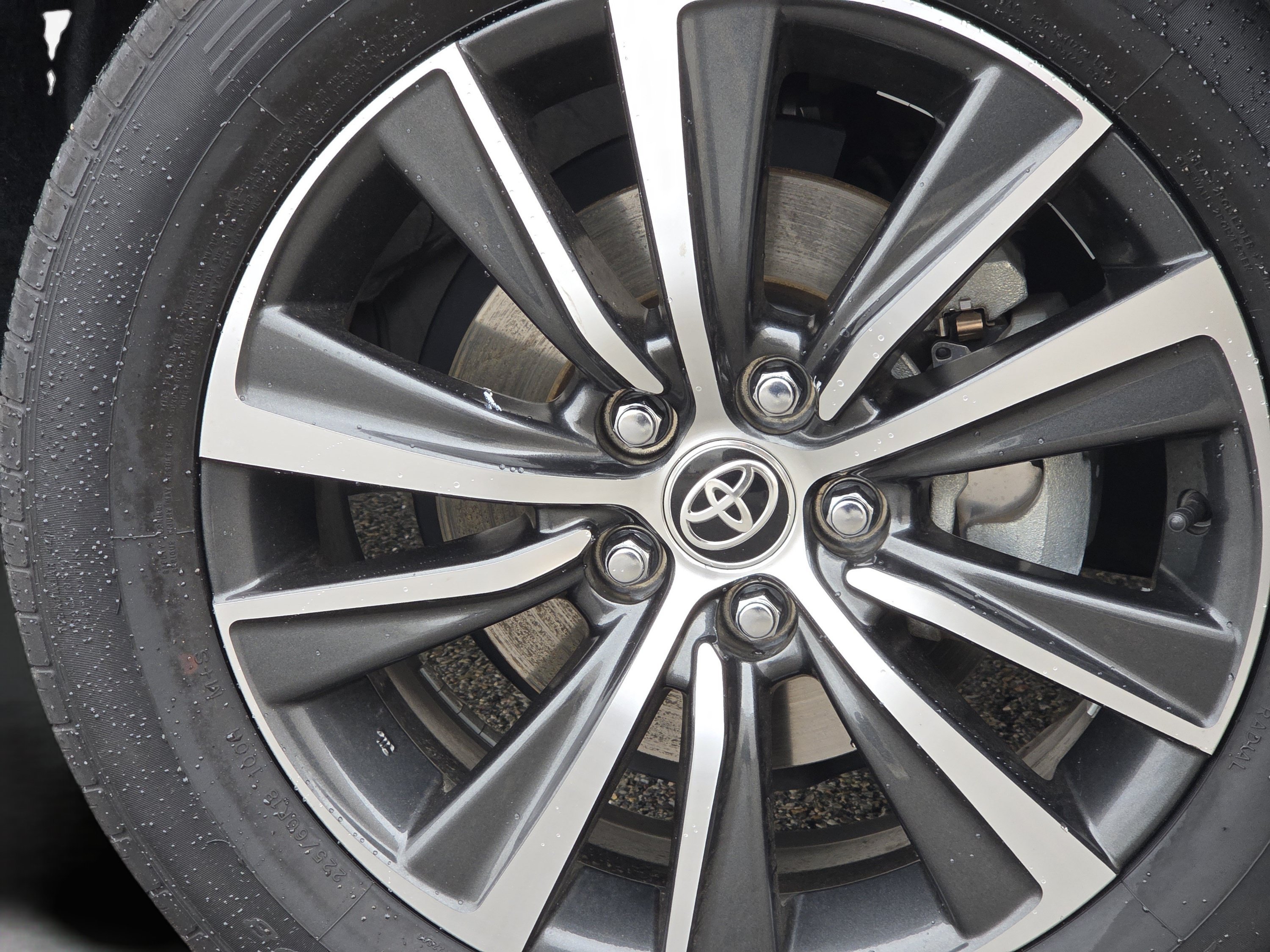 Used 2024 Toyota Venza LE AWD/4WD image 15