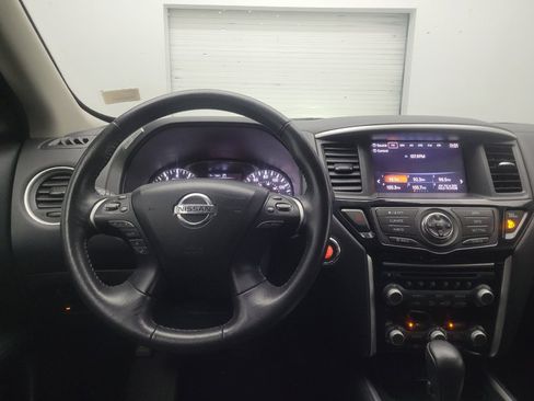 Used 2019 Nissan Pathfinder SV AWD/4WD image 22