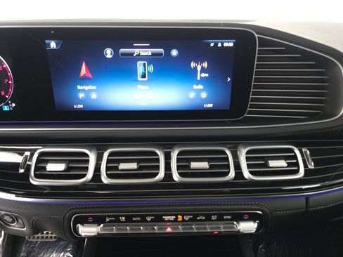 Certified 2025 Mercedes-Benz GLS 450 4MATIC image 16