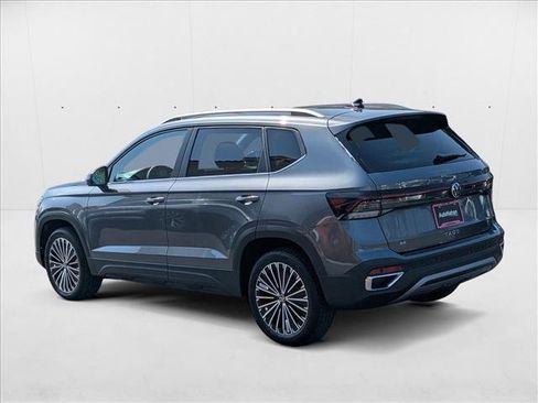 New 2025 Volkswagen Taos SE image 9