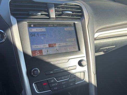 Used 2019 Ford Fusion SE image 13