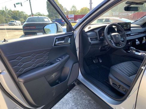 New 2025 Mitsubishi Outlander SEL image 8