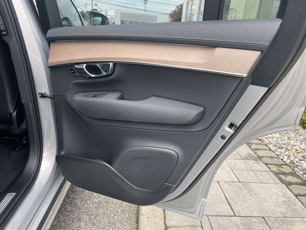 Used 2025 Volvo XC90 B6 Plus AWD/4WD image 14