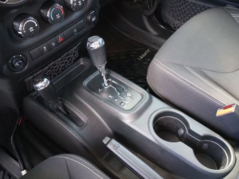 Used 2018 Jeep Wrangler Unlimited Sahara AWD/4WD image 23