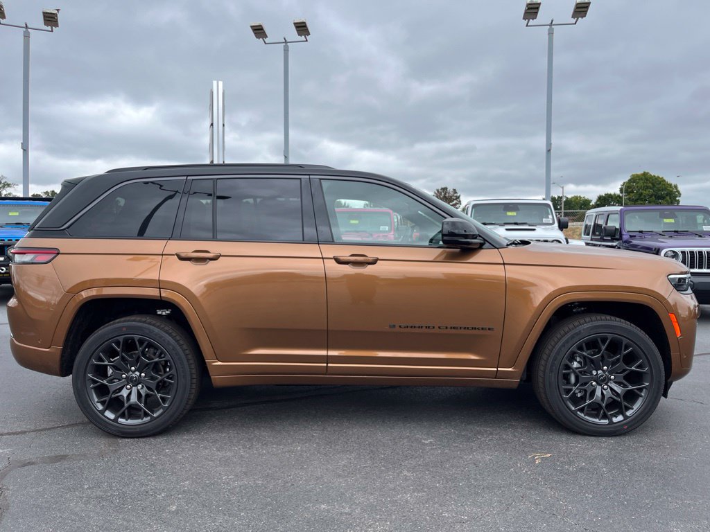 New 2027 Jeep Grand Cherokee Summit w/ Adv Protech Group IV AWD/4WD image 48