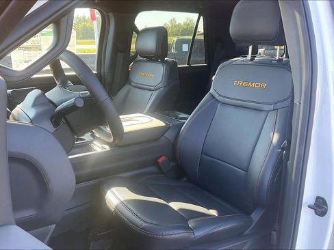 New 2025 Ford Expedition Tremor image 9