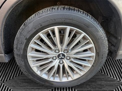 Used 2020 Mitsubishi Outlander GT image 34