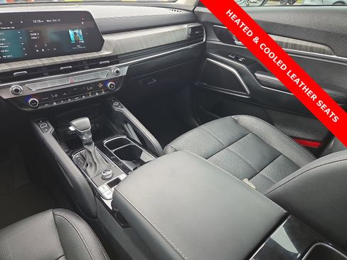 Used 2024 Kia Telluride EX image 12