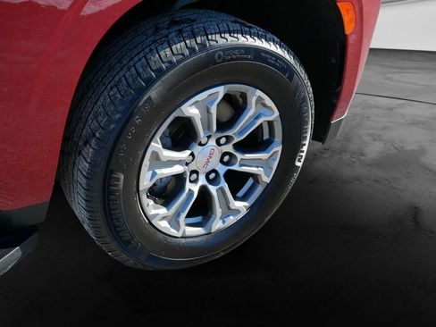 Used 2023 GMC Yukon SLE AWD/4WD image 12