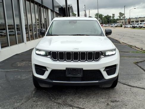 Used 2024 Jeep Grand Cherokee Laredo AWD/4WD image 2
