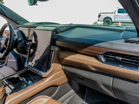 Used 2025 GMC Yukon Denali Ultimate image 18