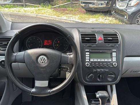 Used 2009 Volkswagen Jetta SE FWD image 17