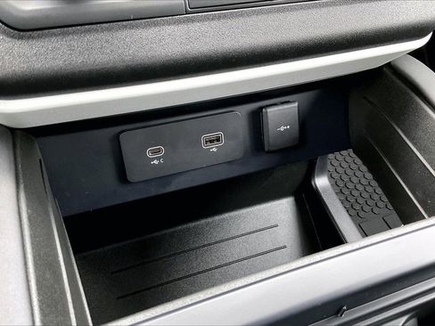 Used 2024 Land Rover Defender 110 S image 16