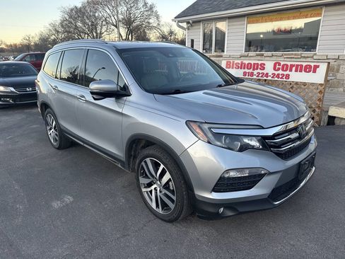 Used 2018 Honda Pilot Touring image 2