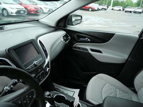 Used 2021 Chevrolet Equinox LS AWD/4WD image 13