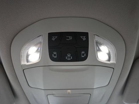 Used 2024 Chrysler Pacifica Limited FWD image 38