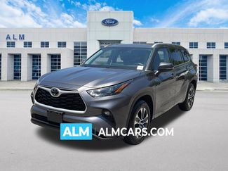 Used 2022 Toyota Highlander XLE FWD video 1