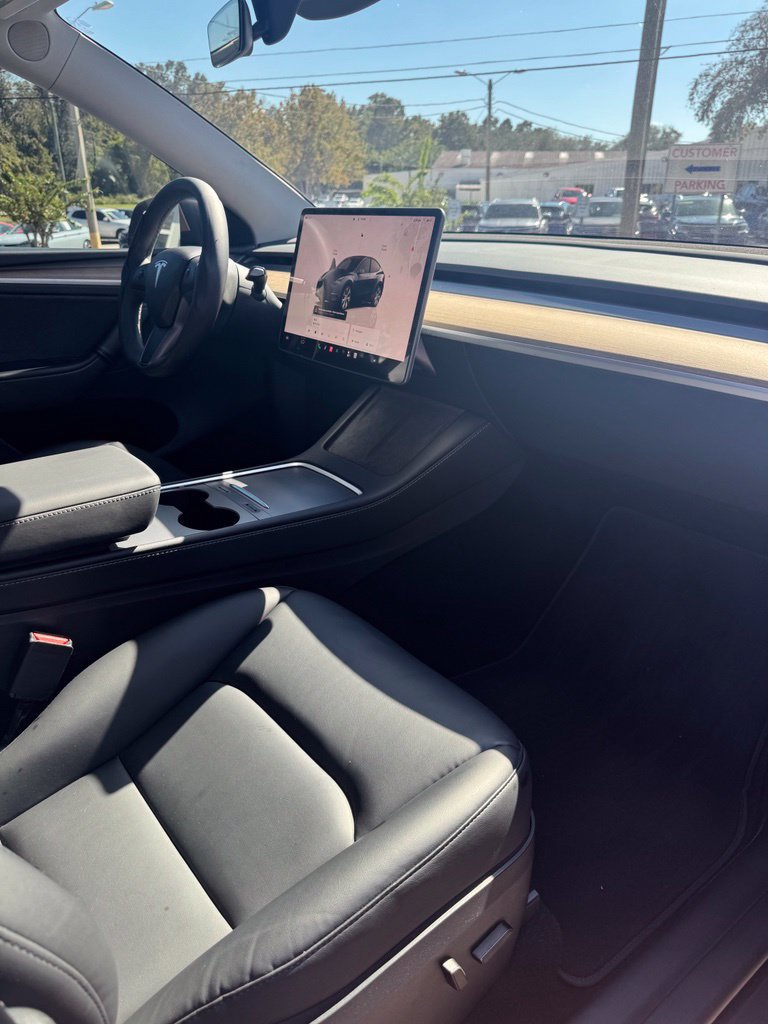 Used 2024 Tesla Model Y Long Range AWD/4WD image 16