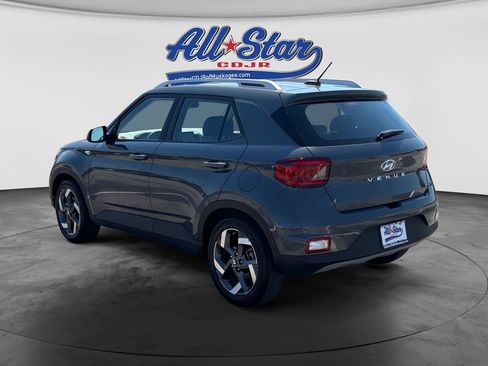 Used 2025 Hyundai Kona SEL FWD image 7
