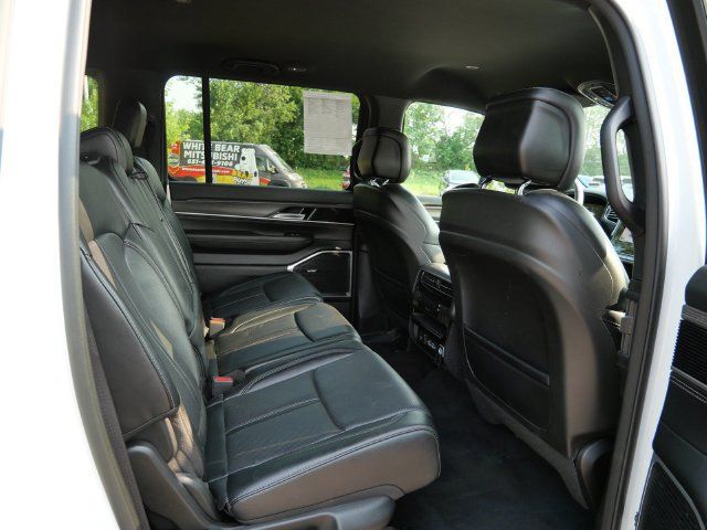 Used 2024 Jeep Wagoneer Series II w/ Flexible Seating Group AWD/4WD image 9