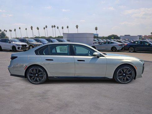 New 2025 BMW i7 xDrive60 image 4