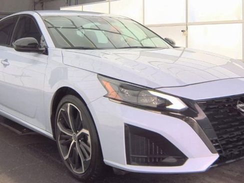 Certified 2024 Nissan Altima 2.5 SR image 1