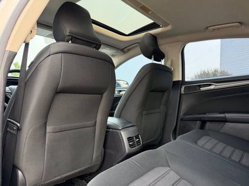 Used 2018 Ford Fusion SE FWD image 17