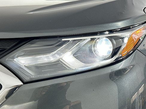 Used 2019 Chevrolet Equinox LT FWD image 24