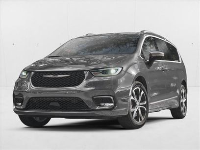 Used 2025 Chrysler Pacifica Select