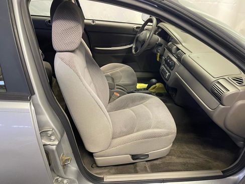 Used 2004 Dodge Stratus SE FWD image 12