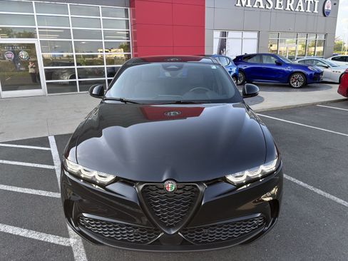 Certified 2025 Alfa Romeo Tonale w/ Premium Package AWD/4WD image 5