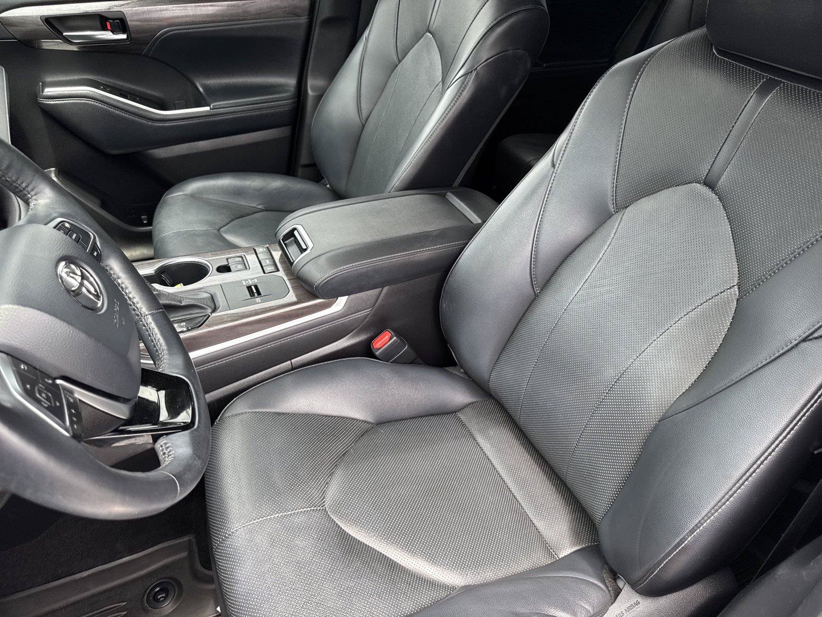 Used 2021 Toyota Highlander Limited FWD image 11