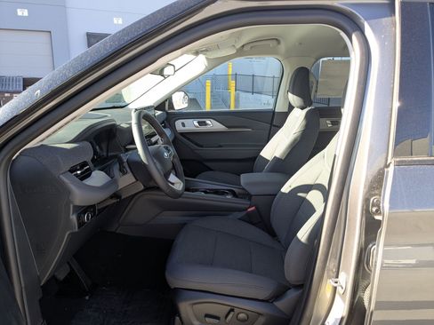 New 2025 Ford Explorer Active image 14