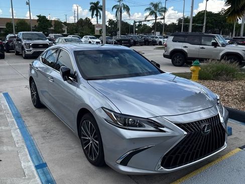 Used 2024 Lexus ES 350 w/ Premium Package FWD image 3