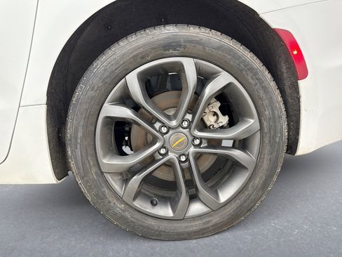 Used 2024 Chrysler Pacifica Touring-L w/ Road Tripper Package image 26