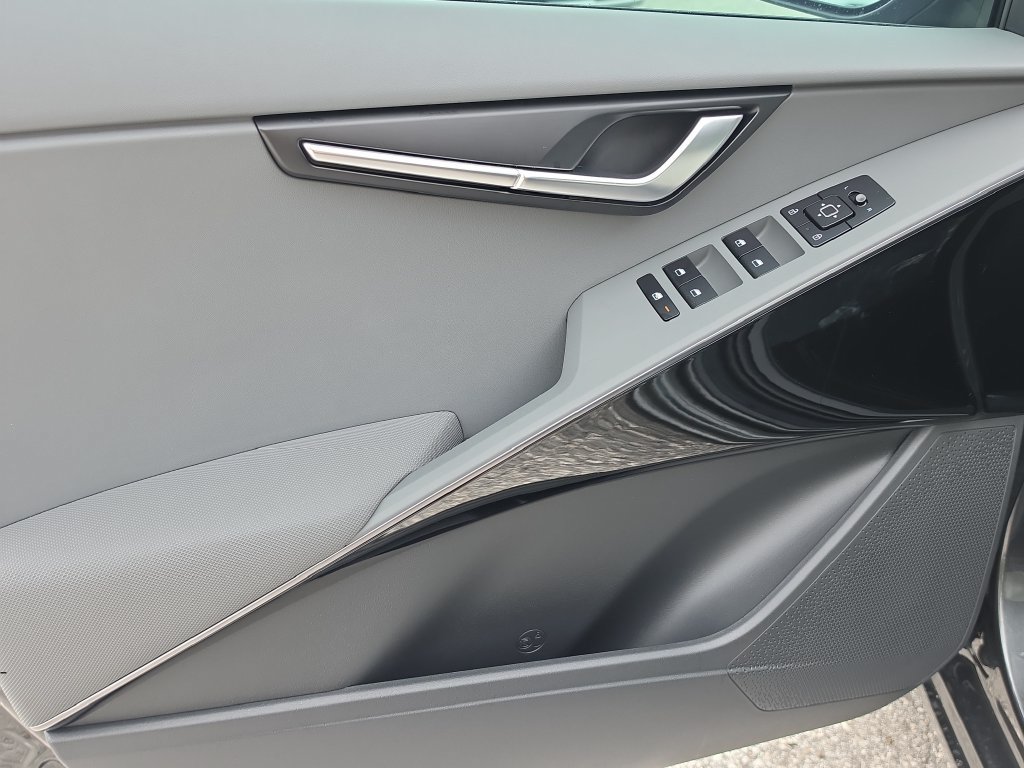 New 2026 Kia Niro EX FWD image 17