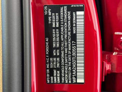 Certified 2026 Porsche Macan AWD/4WD image 34
