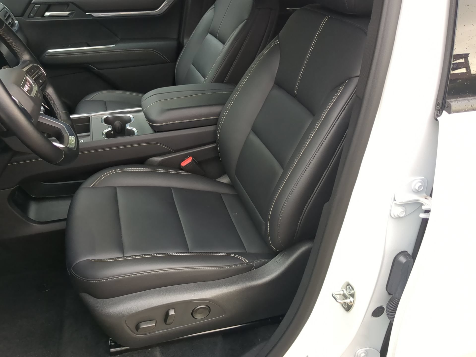 Used 2026 GMC Acadia Elevation w/ Elevation Premium Package FWD image 58