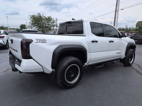 Used 2025 Toyota Tacoma TRD Off-Road w/ TRD Off Road Premium Package AWD/4WD image 5