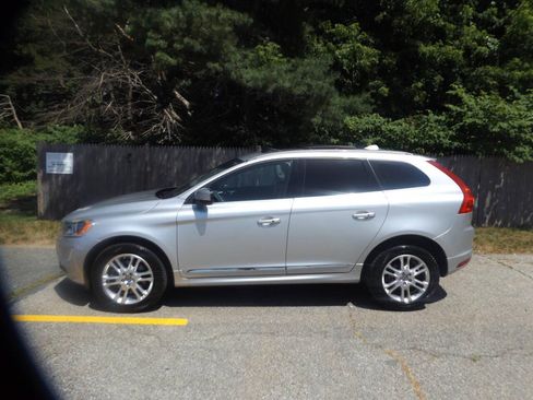 Used 2015 Volvo XC60 3.2 Premier Plus AWD/4WD image 2