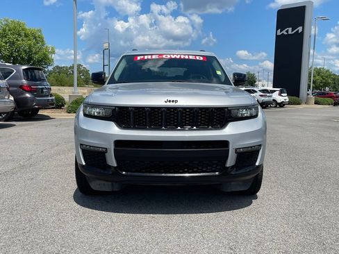 Used 2023 Jeep Grand Cherokee L Limited w/ Black Appearance Package AWD/4WD image 2