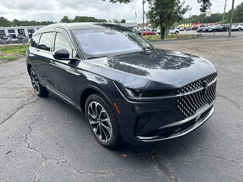 Used 2024 Lincoln Nautilus Reserve AWD/4WD image 11