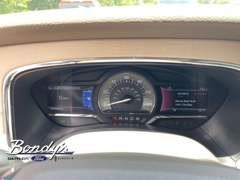 Used 2017 Lincoln Navigator Select RWD image 4