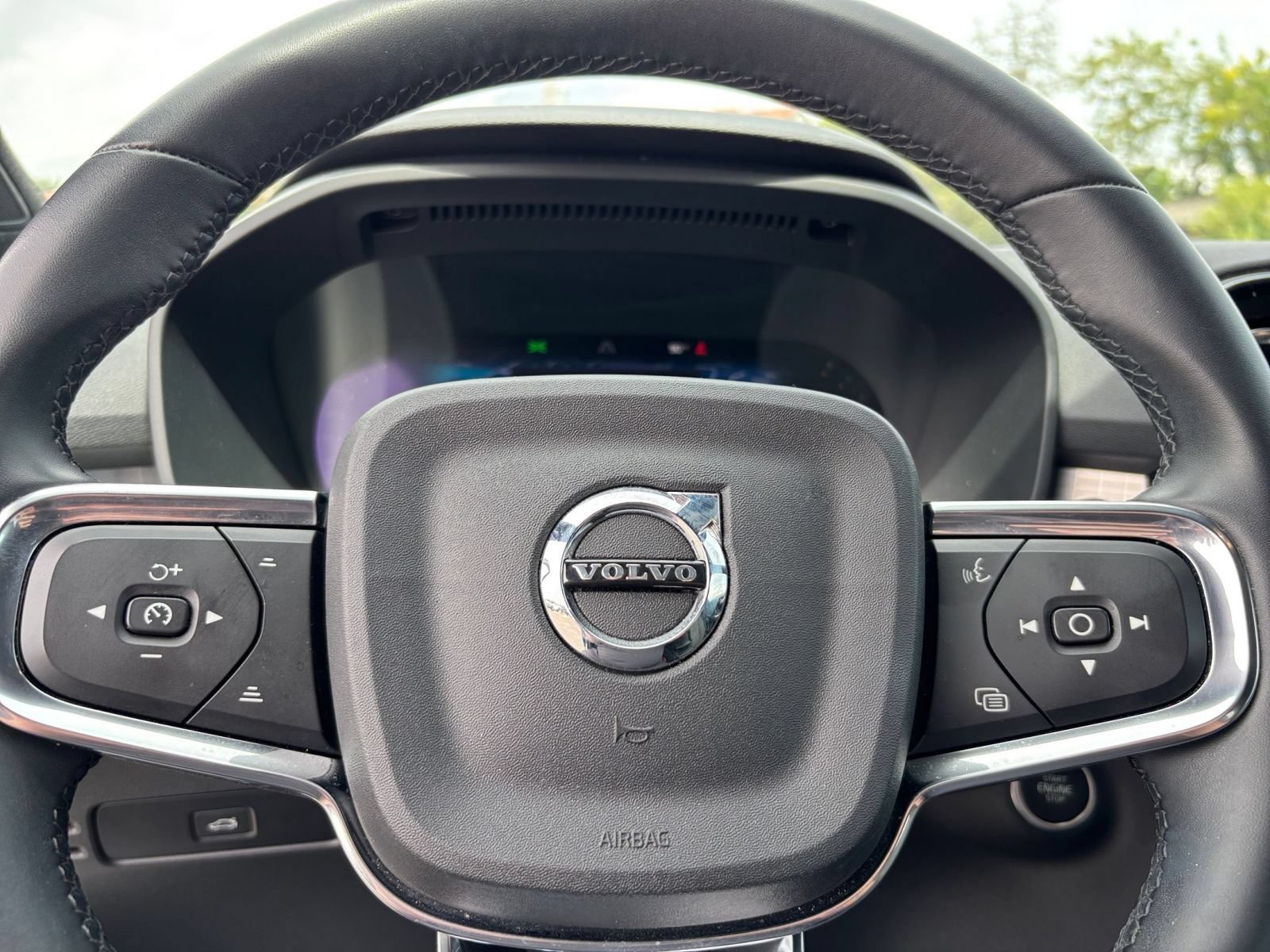 Used 2024 Volvo XC40 B5 Core AWD/4WD image 29