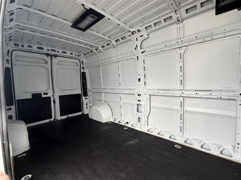 Used 2025 RAM ProMaster 2500 w/ Convenience Group FWD image 10