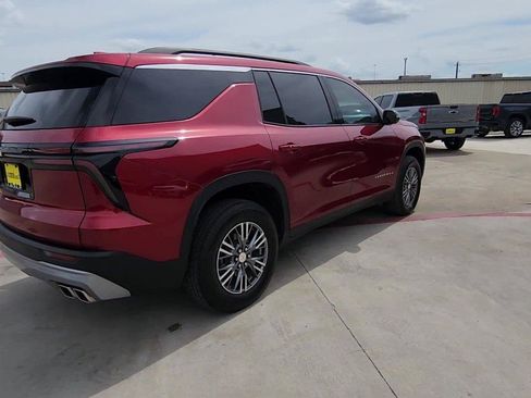Certified 2025 Chevrolet Traverse LT w/ Driver Confidence Package FWD image 8