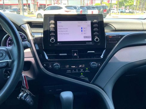 Used 2022 Toyota Camry LE w/ Carpet Mat Package (TMS) FWD image 32